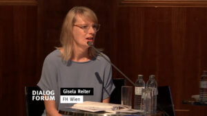 Gisela Reiter spricht beim DialogForum: Public Service Internet