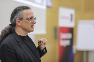 FHWien der WKW-Keynote-Digitaler Humanismus-Gerfried Stocker