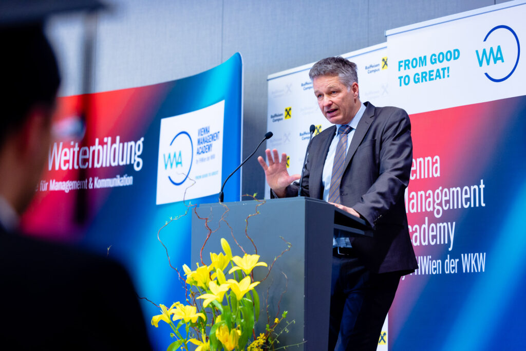 Markus König, Head of Program MSc Premium Banking, bei seiner Sponsions-Rede