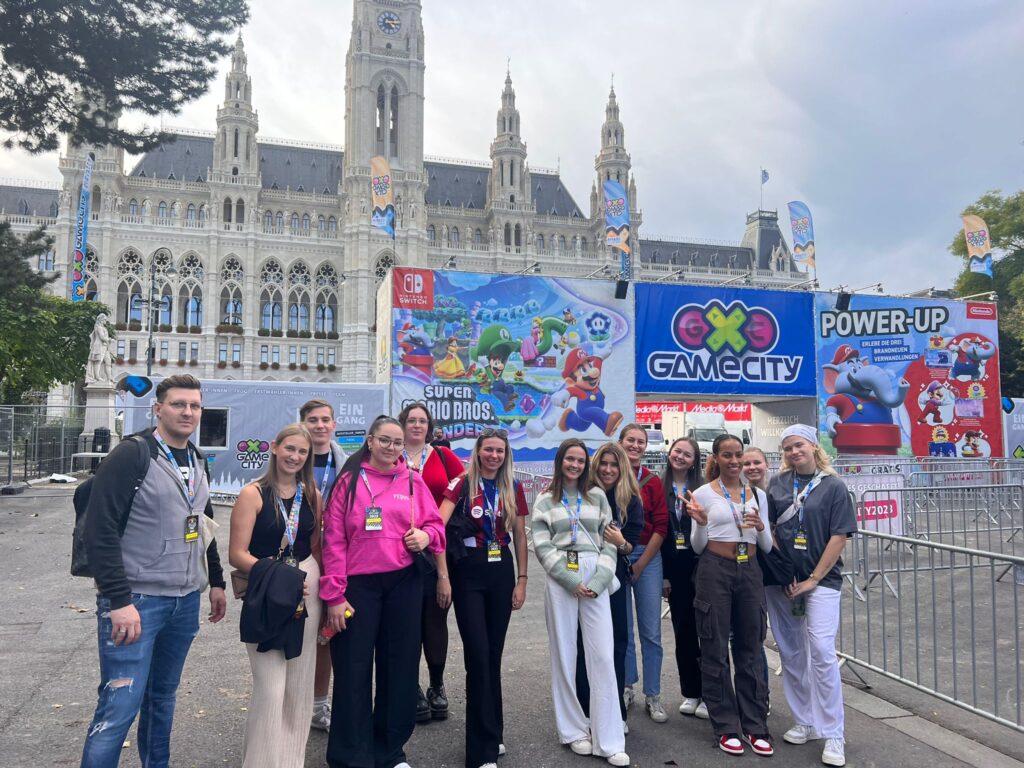 Studierende des Bachelor-Studiums Tourismus-Management auf Exkursion bei der GAME City Vienna