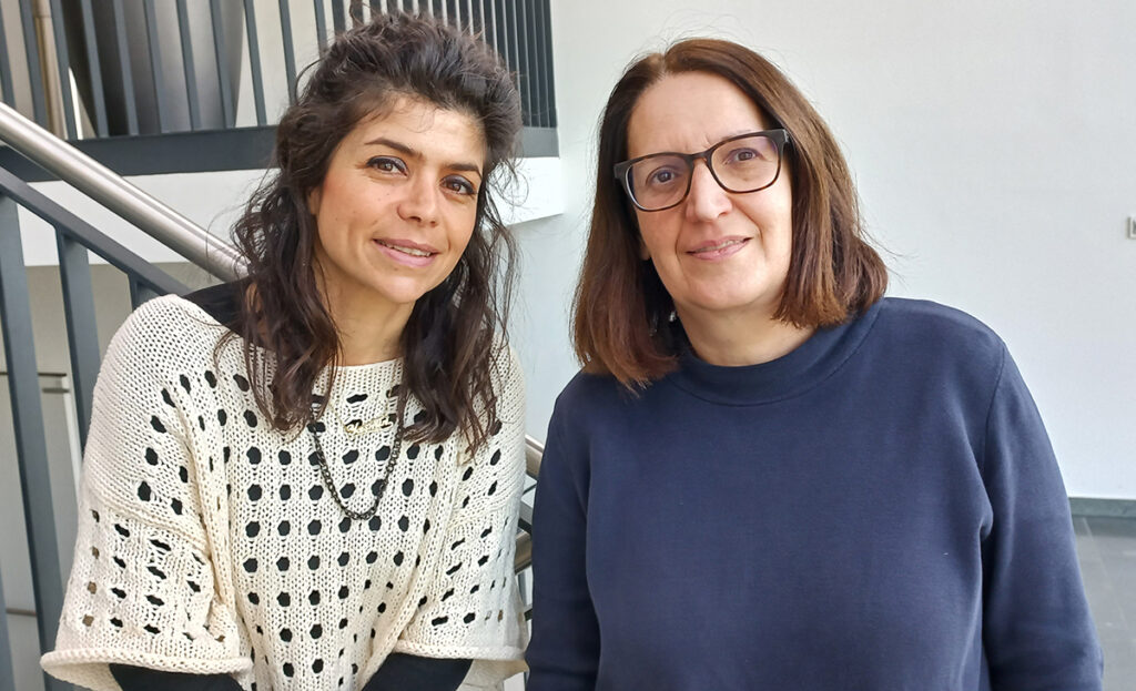 Leyla Tavernaro-Haidarian und Simone Zwickl koordinieren die mobilen Kurzzeitprogramme der FHWien der WKW.
