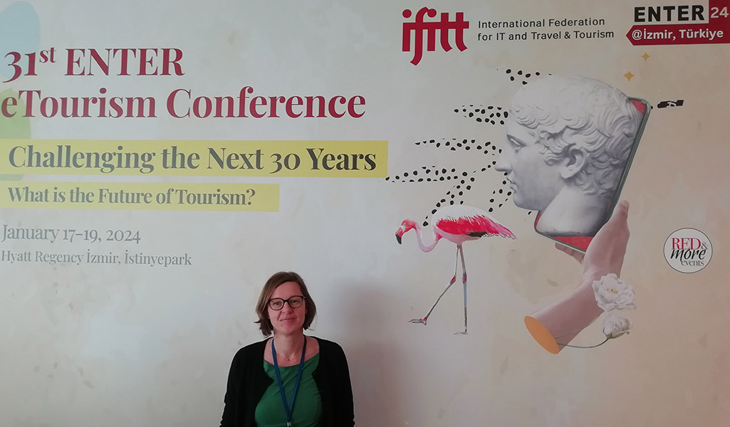 Senior Researcher Ilona Pezenka auf der internationalen ENTER-Konferenz