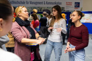 Posterpräsentationen der Studierenden des Studienbereichs Communication Management