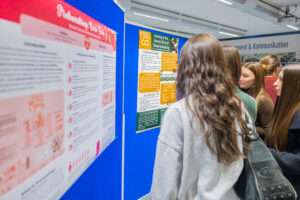 Posterpräsentationen der Studierenden des Studienbereichs Communication Management